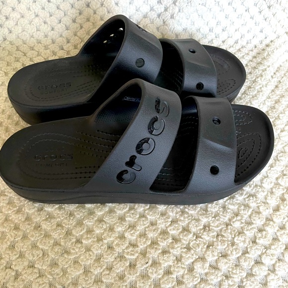 Crocs Via platform sandals size 8 - Picture 2 of 4